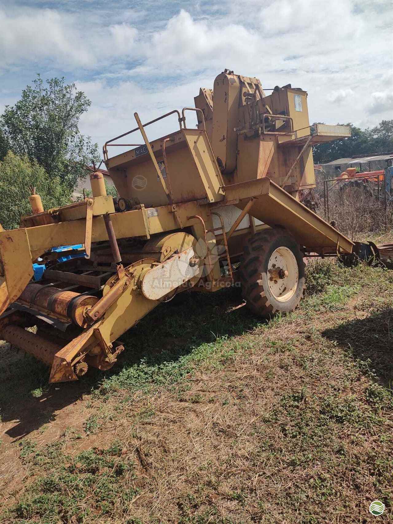 IMPLEMENTOS AGRICOLAS COLHEDORAS BATEDOR DE FEIJAO RECOLHEDOR Almeida Agrícola SAO MIGUEL ARCANJO SÃO PAULO SP